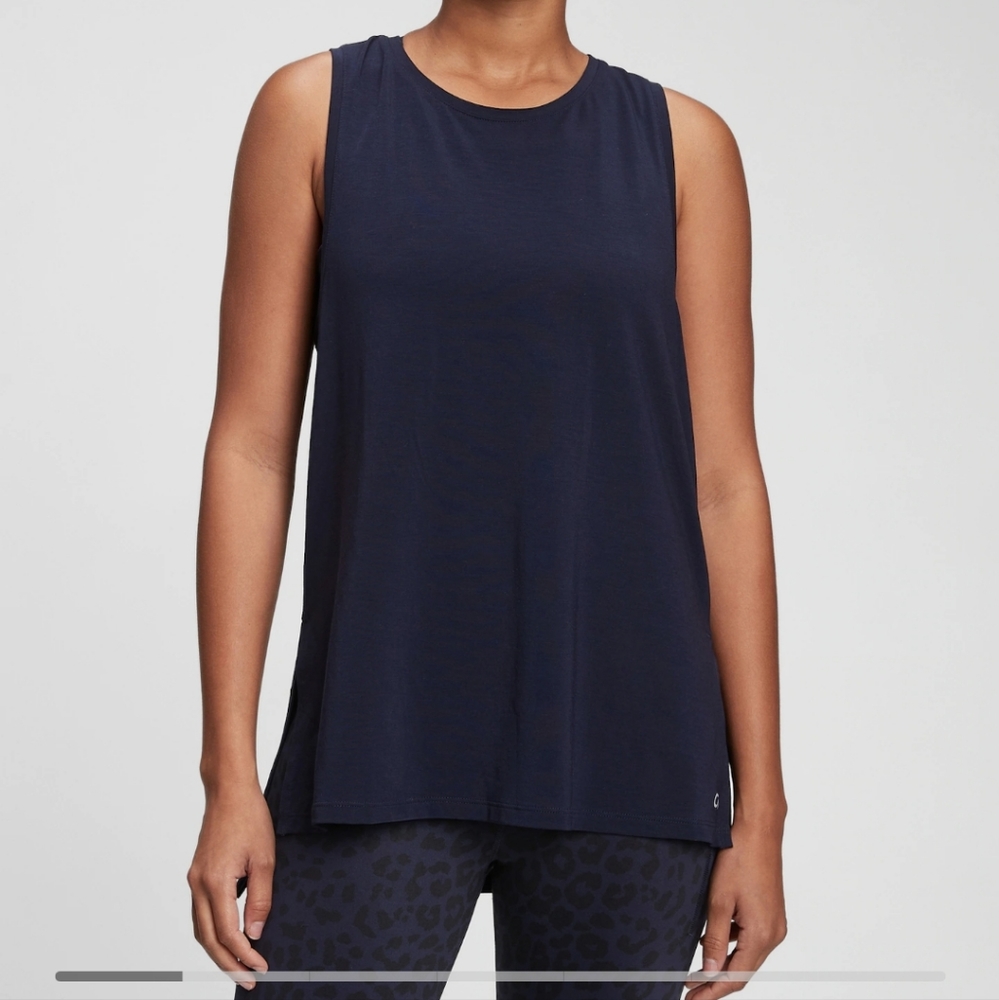 GapFit Breathe Sleeveless T-Shirt size medium *NWT*